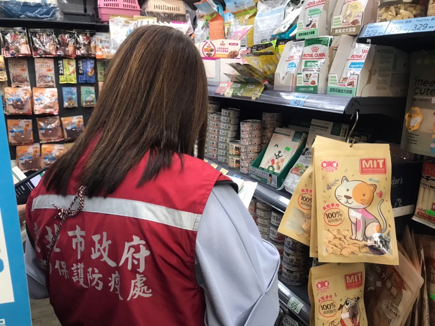 寵物食品標示、宣傳涉不實誇張或易生誤解 新北市動保處依法開罰  圖片集錦，共 7 張