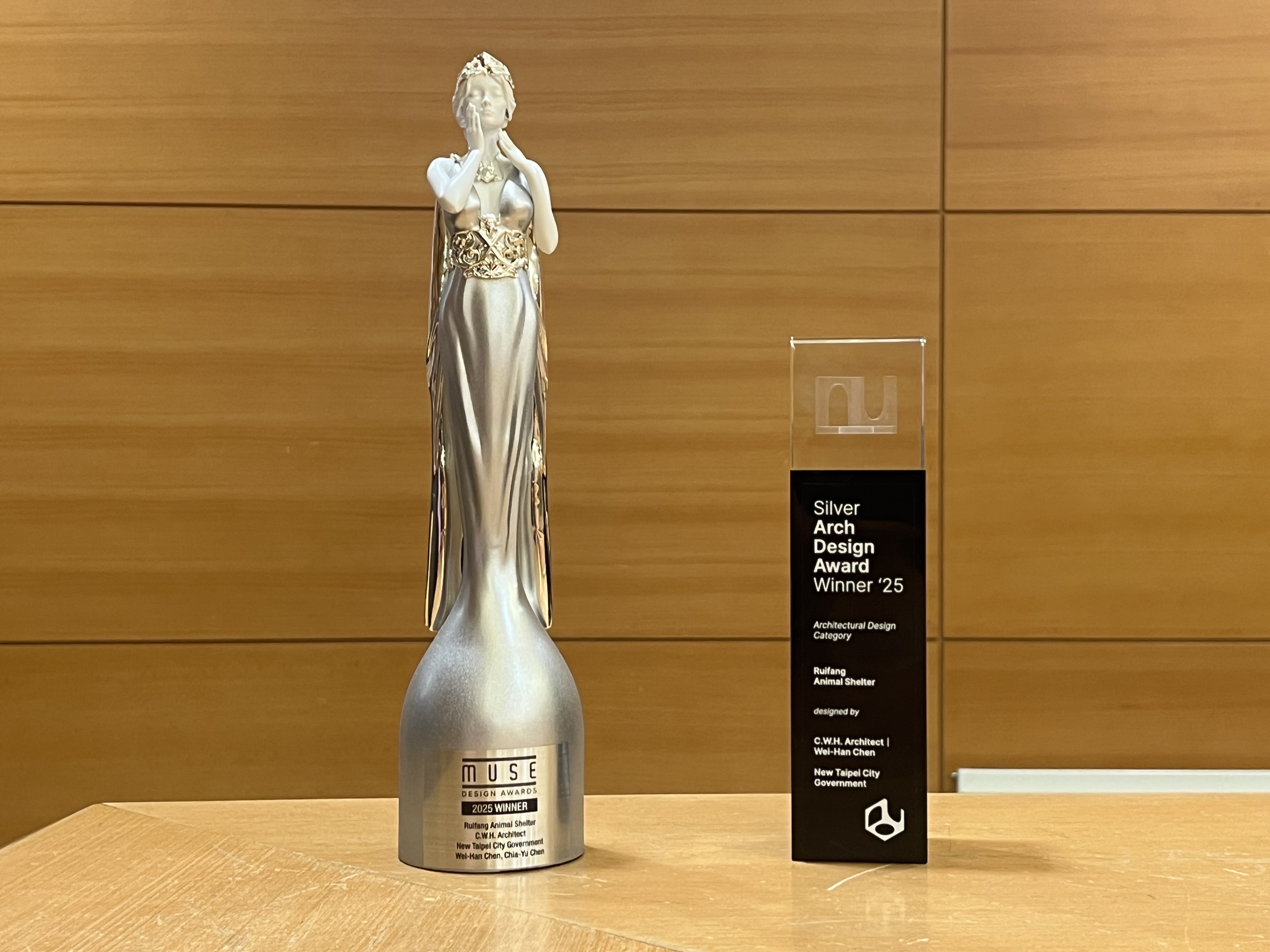 榮獲2項國際性設計大獎「2025芬蘭Arch Design Award」銀獎（右一）及「2025美國MUSE Design Awards」銀獎（左一）殊榮。.jpg
