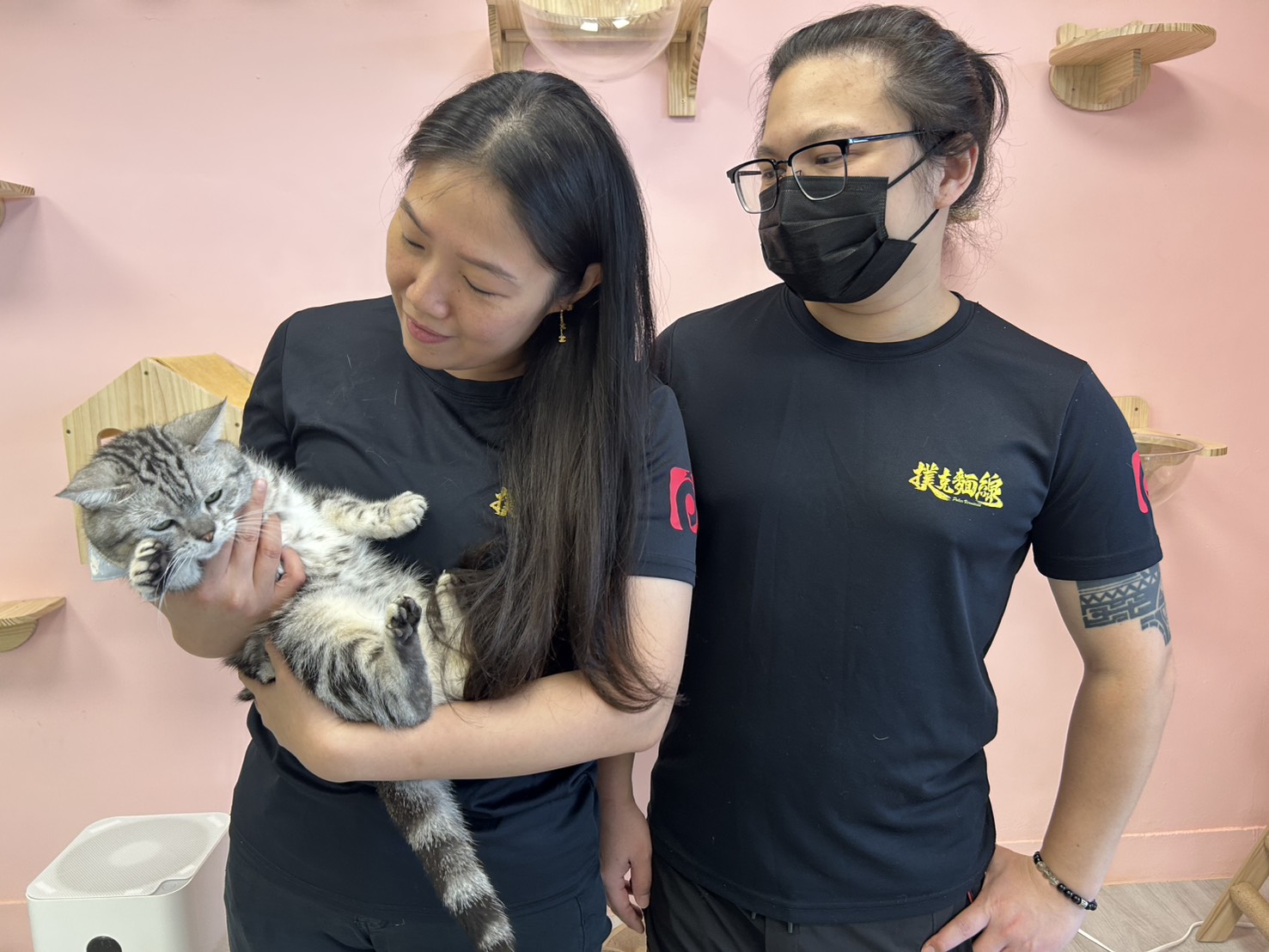 老闆、闆娘及店貓寶寶。.jpg