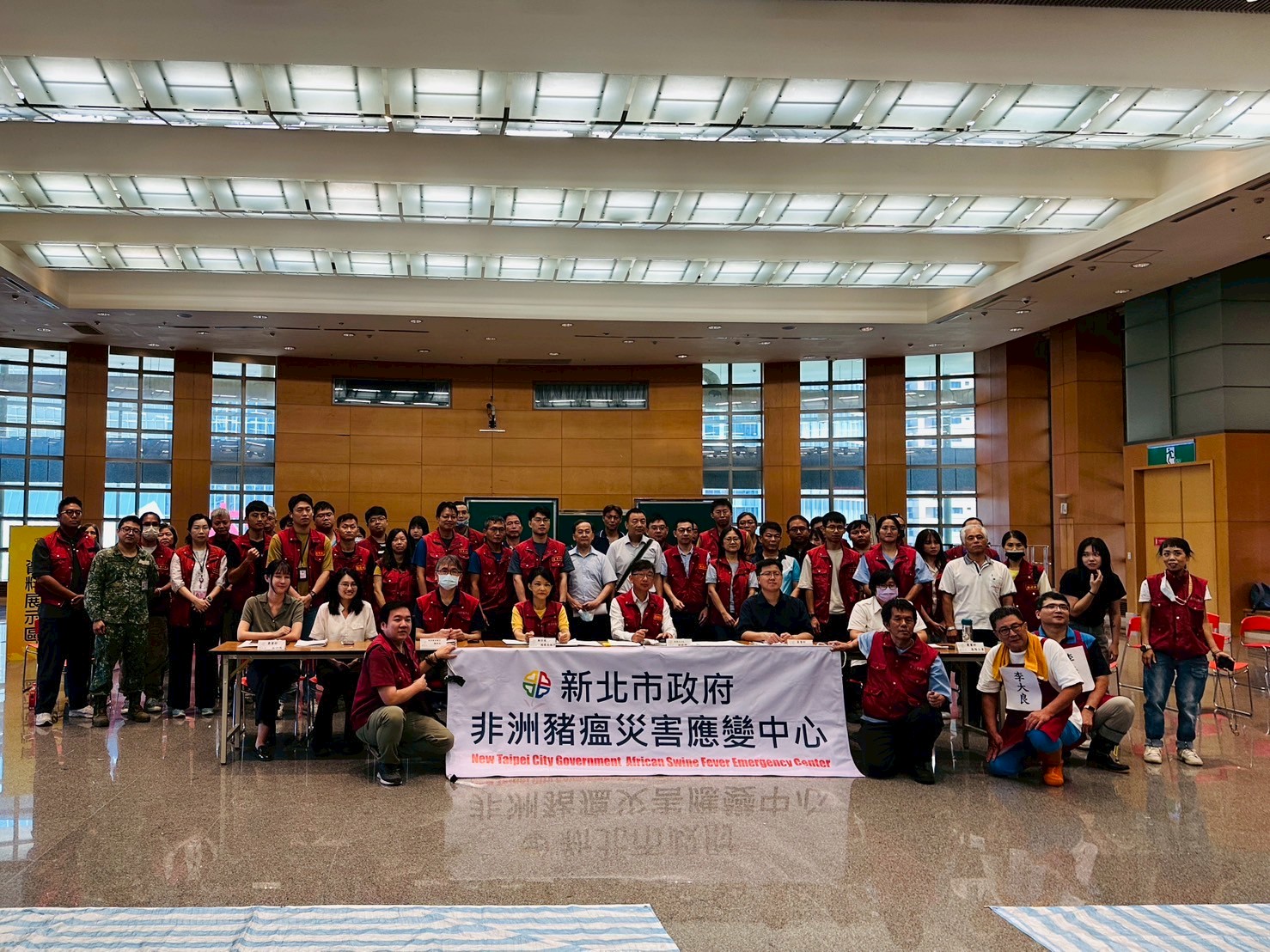 新北辦理非洲豬瘟兵棋推演，以模擬劇呈現生物安全措施  圖片集錦，共 9 張