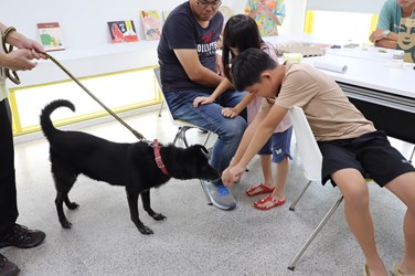 台中市動物保護防疫處今日於動物之家后里園區辦理浪愛有家關懷動物講座-與動物相愛的練習-狗狗的家人時光遊戲課-2.jpg