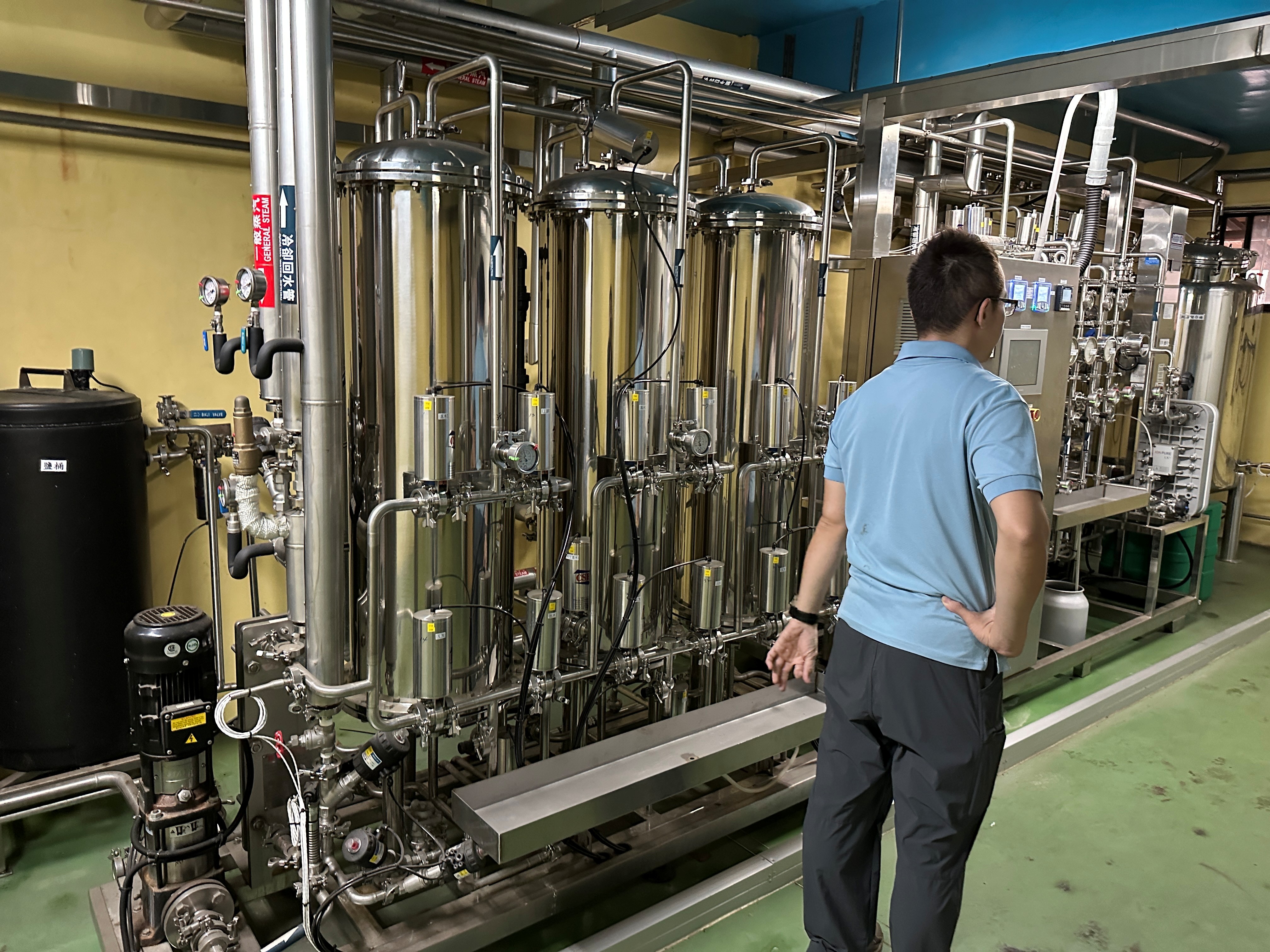 新北動保處稽查動物用藥製造廠 保障毛寶貝用藥安全 圖片集錦，共 6 張