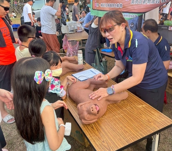 0913林口家庭日-推廣寵物CPR-1.jpg