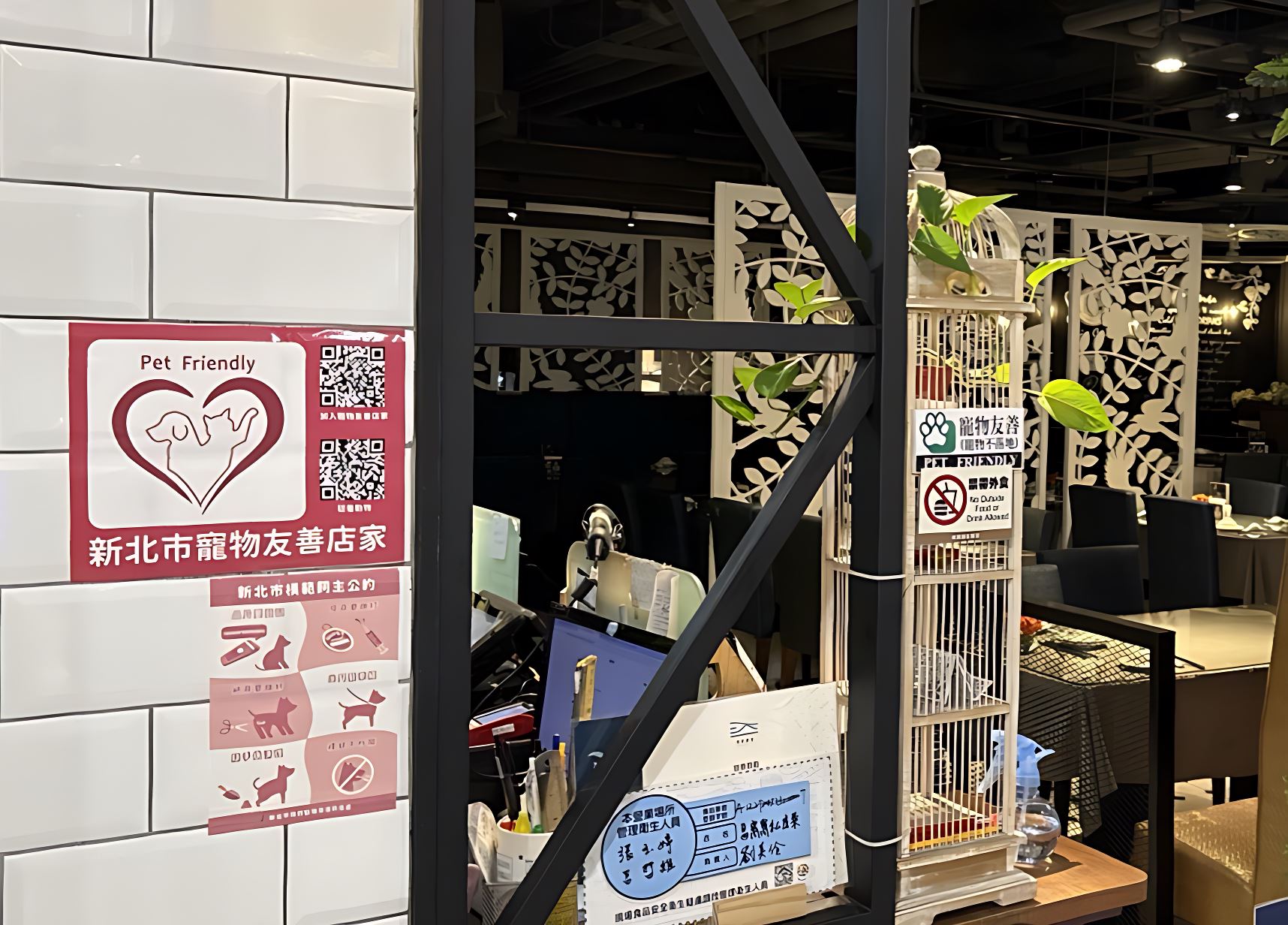 寵物友善店家外有標示，動保處官網也可以查詢店家地圖.png