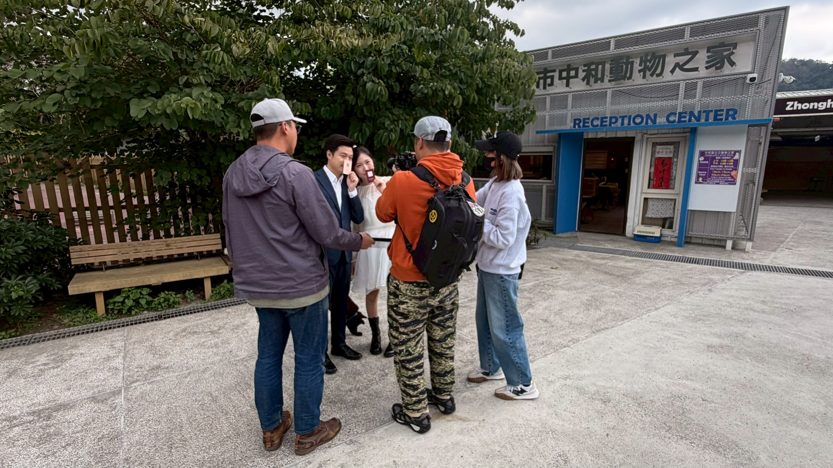 黑貓牽紅線！資深動保人攜手愛妻到中和動物之家拍婚紗　用愛傳遞生命教育 圖片集錦，共 7 張