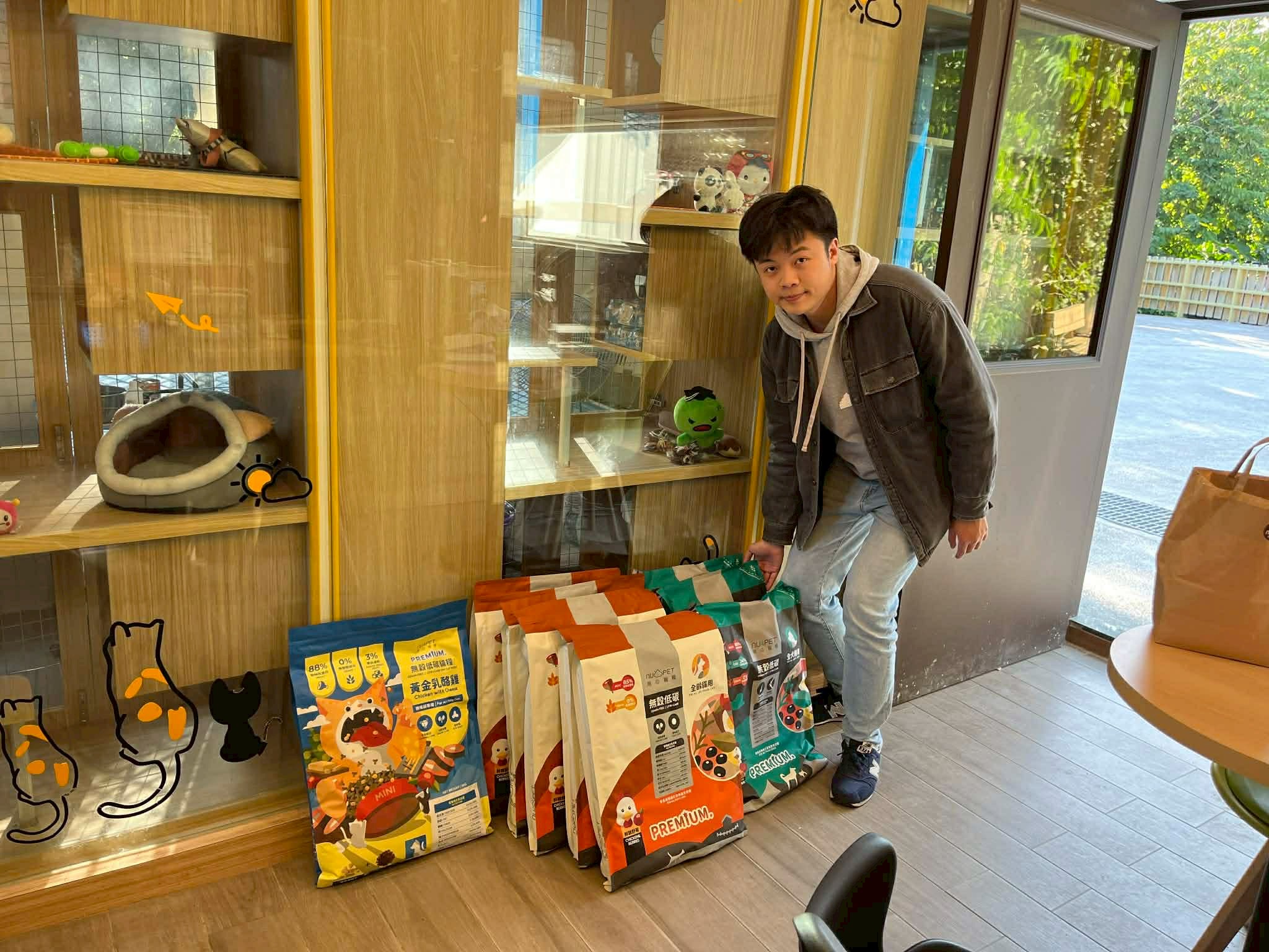 新郎湯先生長期關心流浪動物議題，自民國113年起即持續募集資源捐贈飼料及物資予新北市多處動物之家.jpg