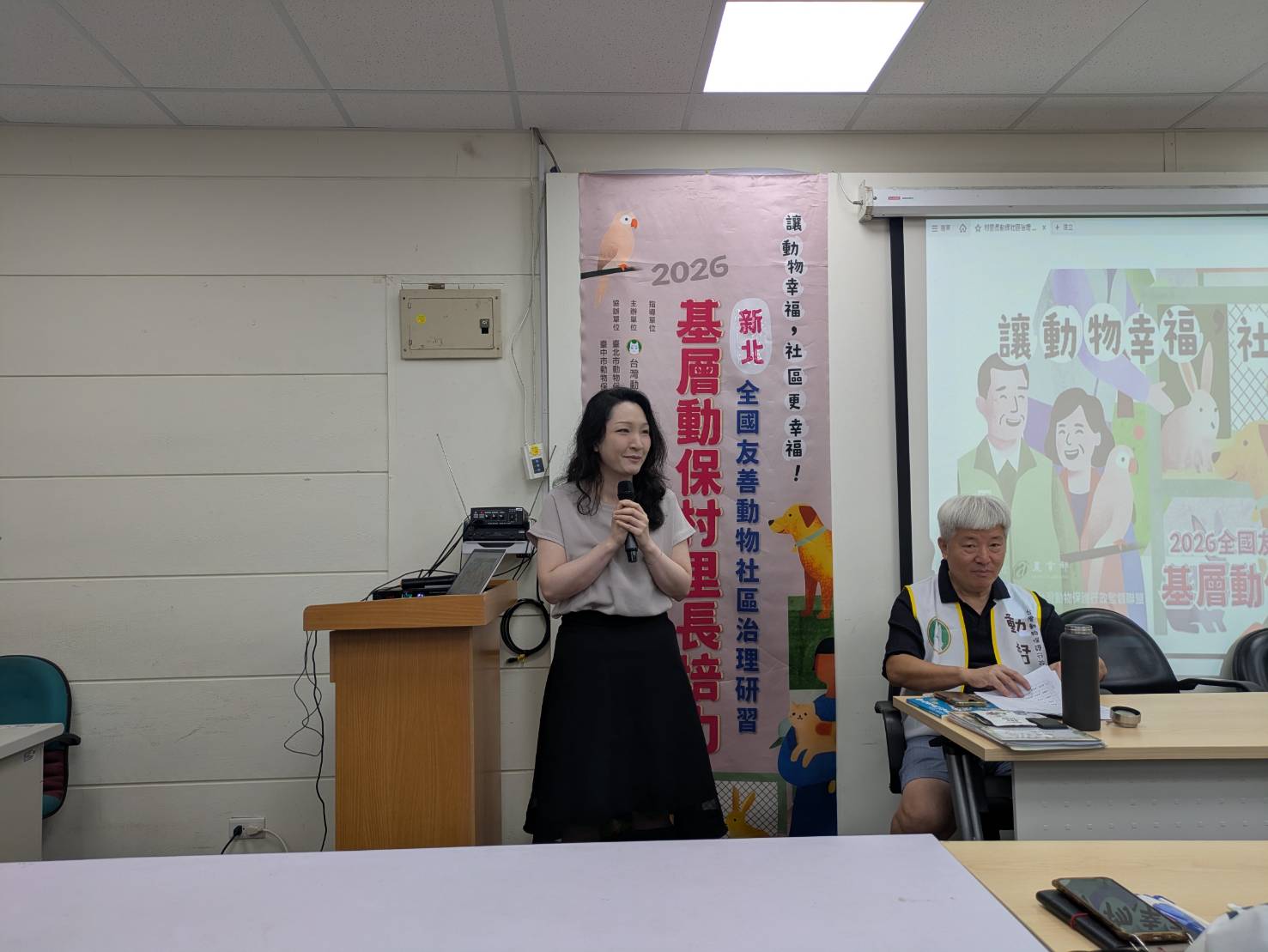 台灣動物保護行政監督聯盟理事長張勝蠻和各里長互動分享動保議題